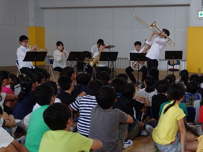 ４年生はじめてのクラシック 江東区立豊洲北小学校｜コミュニティ活動｜トリトン・アーツ・ネットワーク